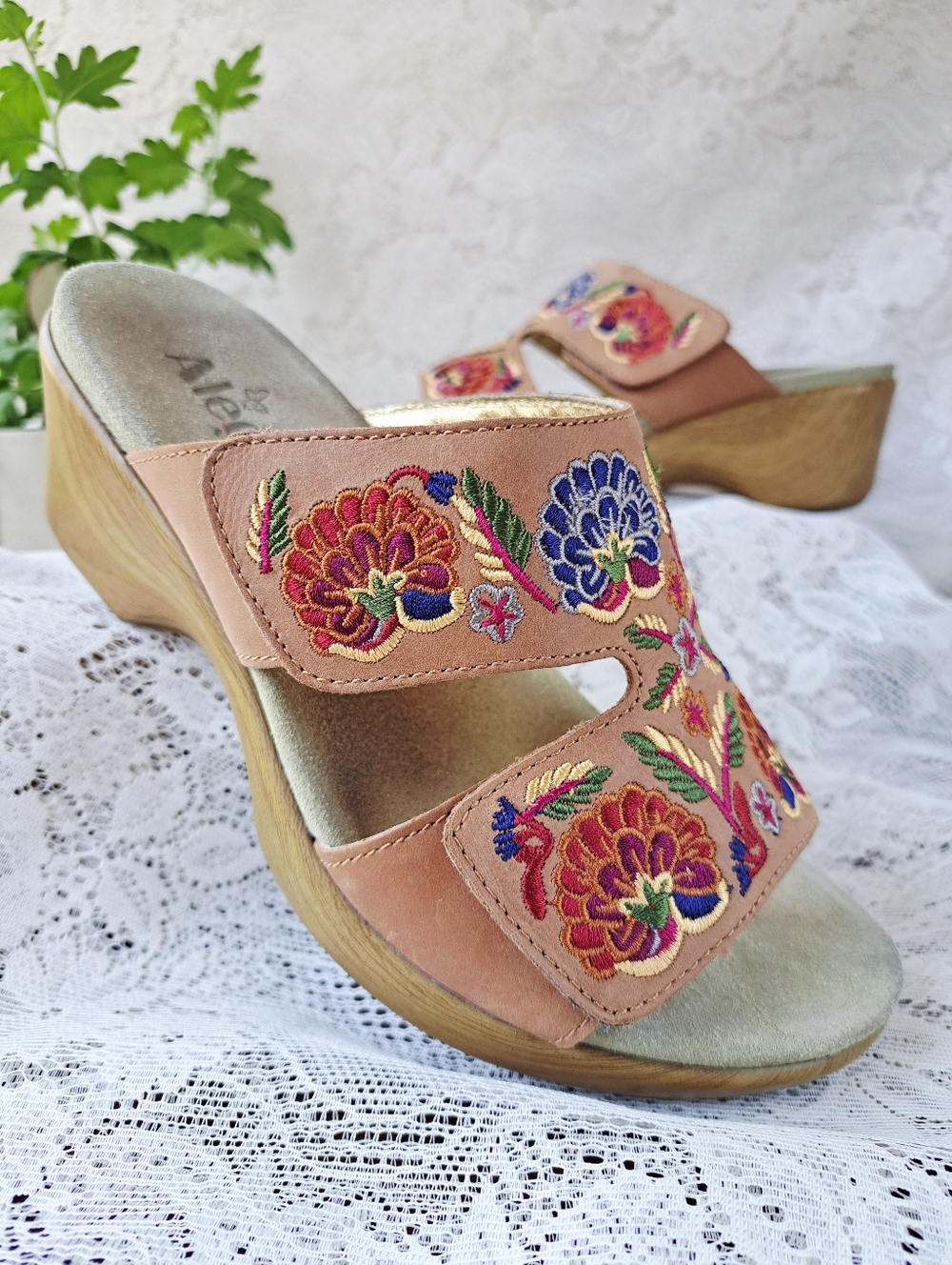 Alegria Lin 647N Embroidered Leather Wedge Sandals 38 (8-8.5 US) Slip On Mules